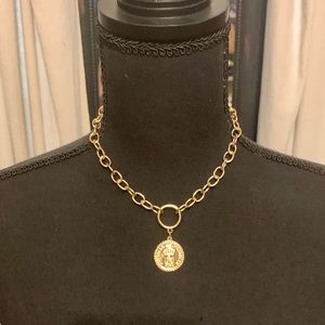 3/25 💵 Gold single coin necklace